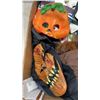 Image 2 : TRAY OF NEW HALLOWEEN MASKS AND CAPES