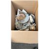 Image 2 : 2 BOXES CHINA, SPEAKERS AND ESTATE GOODS