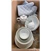 Image 4 : BOX OF KITCHEN ITEMS, DISHES