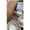 Image 7 : BOX OF KITCHEN ITEMS, DISHES