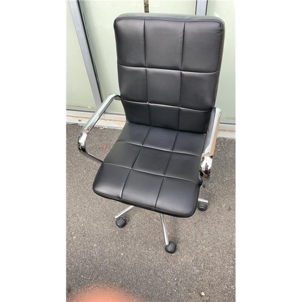 BLACK LEATHER LOOK GAS LIFT OFFICE CHAIR