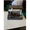Image 2 : VINTAGE KENMORE SEWING MACHINE