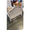 Image 2 : WHITE TWIN SIZE 4 POSTER BED FRAME
