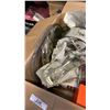 Image 2 : BOX OF TRAYS, DECORATIONS, GIFT BOX SET