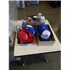 Image 1 : 3 TRAYS OF HATS, BEER GLASSES, WIRELESS MINI SPEAKERS
