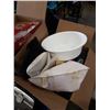 Image 3 : AMERICAN ATELIER DISHES, TOASTER, COFFEE MAKER, BATH PILLOWS