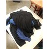 Image 8 : 10 SWEATERS, HOODIES, MENS AND WOMENS SIZE MEDIUM AND LARGE