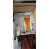 Image 2 : BOX OF BEER GLASSES, DECORATIONS, OIL LAMP