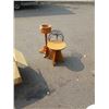 Image 1 : 2 PLANTER STANDS AND ENDTABLE