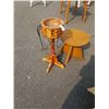 Image 2 : 2 PLANTER STANDS AND ENDTABLE