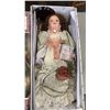 Image 4 : 2 COLLECTOR PORCELAIN DOLLS IN BOXES