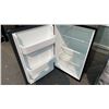 Image 3 : As New Frigidaire FFET1222QS Top Mount Refrigerator, 24 Width, 8.4 Capacity