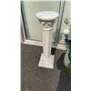 Image 2 : 33" CERAMIC PEDESTAL WITH VASE AND ARTIFICIAL FLOWERS