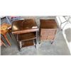Image 1 : 2 ANTIQUE ENDTABLES