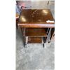 Image 2 : 2 ANTIQUE ENDTABLES