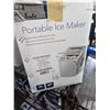 Image 2 : 26LB INSIGNIA PORTABLE ICE MAKER TESTED AND WORKING LID BROKEN, RETAIL $199