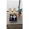 Image 1 : 2 STONE HORSE HEAD FIGURES, ART GLASS VASE AND VANITY SET
