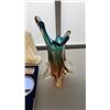 Image 2 : 2 STONE HORSE HEAD FIGURES, ART GLASS VASE AND VANITY SET