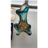 Image 3 : 2 STONE HORSE HEAD FIGURES, ART GLASS VASE AND VANITY SET