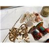 Image 8 : LOT OF CHINA AND COLLECTIBLES