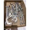 Image 1 : Wrenches and clamp