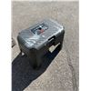 Image 1 : Rubbermaid storage stool