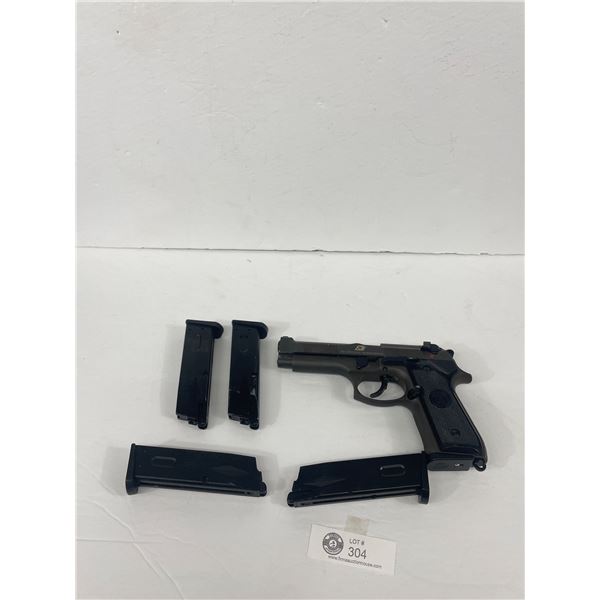 Good Working Order Airsoft Pistol with Extra Clips