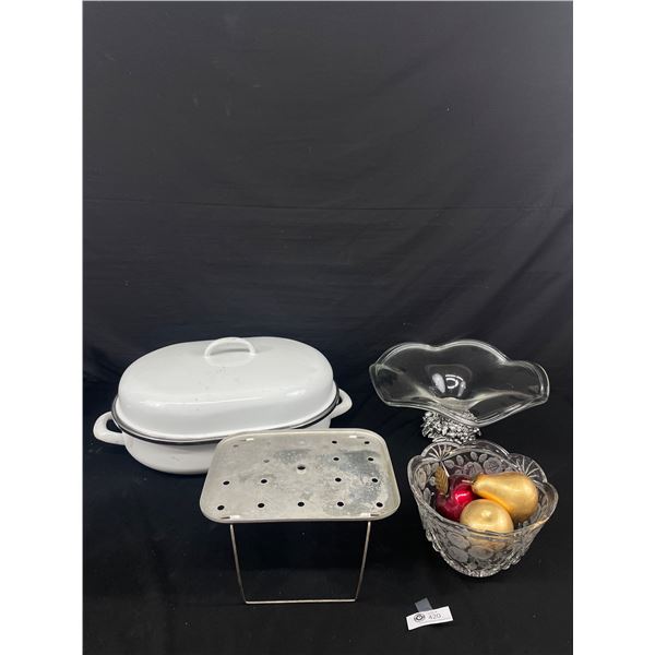 Large Newer Enamel Roasting Pan, with Nice Kitchen Décor