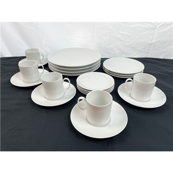 Thomas Dish Set