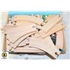 Image 1 : WOODEN TRAIN TRACK SET