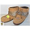 Image 1 : LADIES 10 MANITOBAN MUKLUKS PREVIOUSLY OWNED