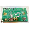 Image 1 : ESTATE FANCY JEWELERY IN GREEN TRAY