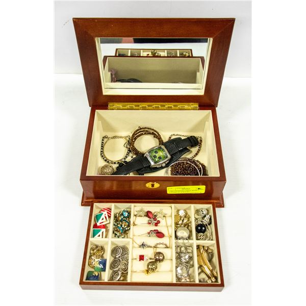 1980'S JEWELRY CHEST WITH 2 LAYERS OF JEWELRY