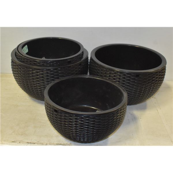 LOT OF 4 VIVOSUN PLANTERS