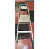 Image 1 : 4 FOOT STEP LADDER