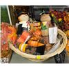 Image 1 : BASKET WITH HALLOWEEN & FALL DECORE INCL.