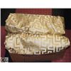 Image 1 : BOX WITH FABRIC-LINED WALL PANELS