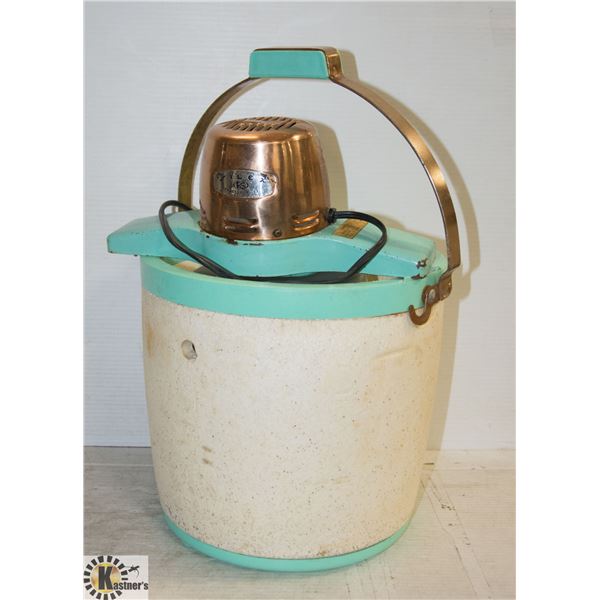 GREEN ICECREAM MAKER