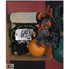 Image 1 : BOX WITH HALLOWEEN DECOR INCL. TWO
