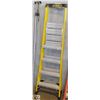 Image 1 : FEATHERLIGHT FOUR FOOT PLATFORM LADDER