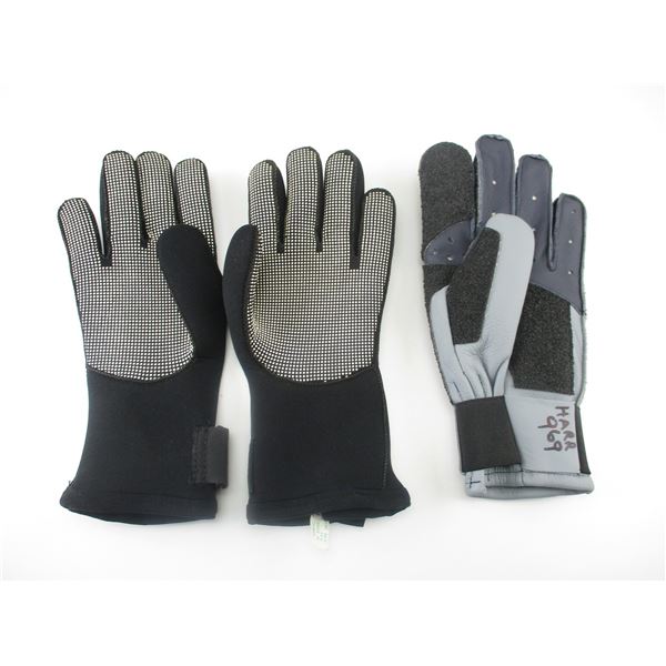 ASSORTED MILITARIA TYPE GLOVE LOT