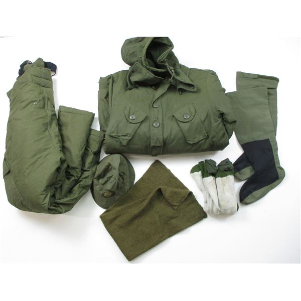 CANADIAN MILITARY WINTER CLOTHES LOT