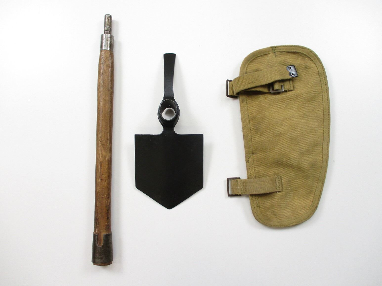 WWII BRITISH / CANADIAN ENTRENCHING TOOL SET