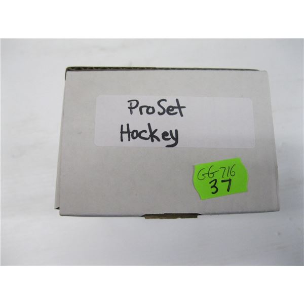 BOX OF PRO SET HOCKEY CARDS