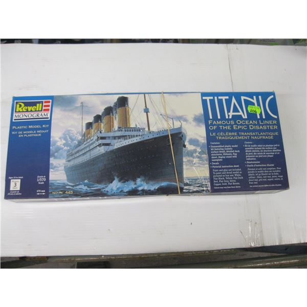 REVEL TITANIC PLASTIC MODEL KIT