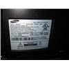 Image 2 : SAMSUNG 40" TV W/REMOTE