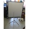 Image 2 : PROJECTOR SCREEN ON STAND