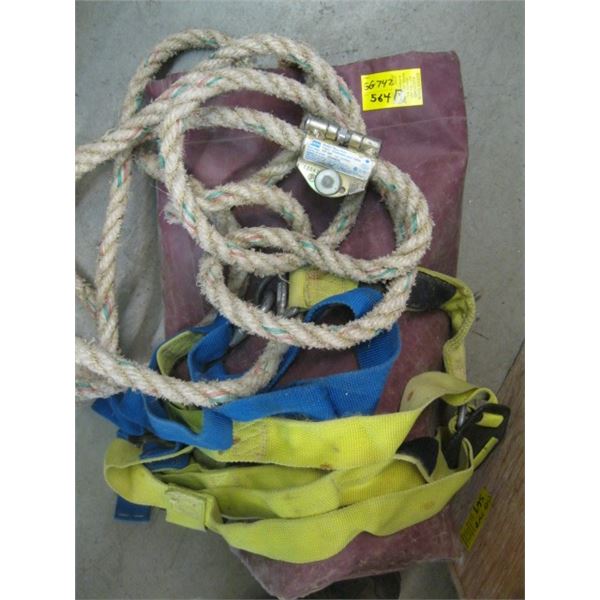 BAG W/HARNESS & ROPE