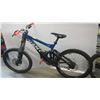 Image 1 : GIANT FULL SUSPENSION DOWNHILL MOUNTAIN BIKE