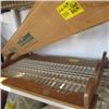 Image 2 : DAYLIGHT PROJECTOR SCREEN & A GUN/FISHING ROD RACK